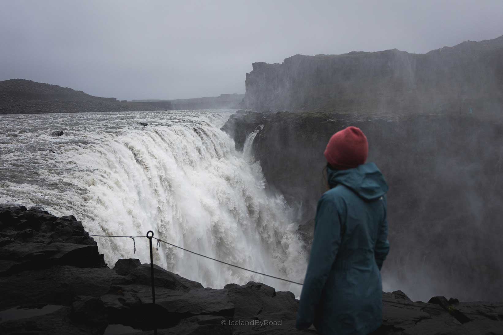 Cascade à fort débit en Islande